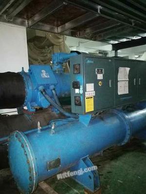 美的1620kw螺桿式水冷冷水機組維修指南